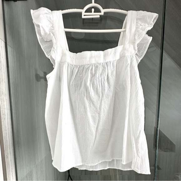 Flouncy white top with tie back - Picture 1 of 2